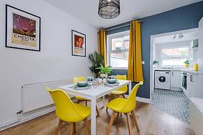 Stylish Spacious Home Great Location Sleeps 6