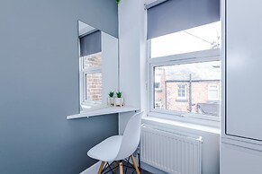 Stylish Spacious Home Great Location Sleeps 6