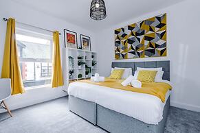 Stylish Spacious Home Great Location Sleeps 6