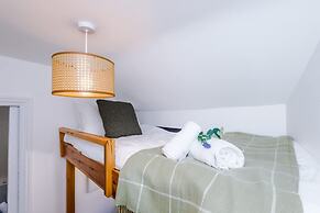 Lovely House Great Location Perfect for Couples