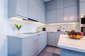 New Stylish City-centre Flat w Parking Sleeps 4