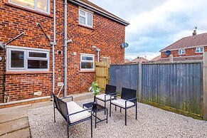 NEW Spacious Apartment Ideal for Business Work