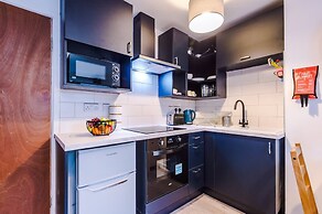 NEW Spacious Apartment Ideal for Business Work