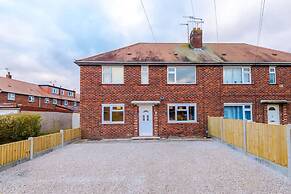 NEW Spacious Apartment Ideal for Business Work