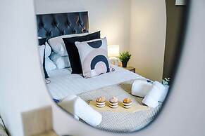 NEW Stylish City Centre Home Great Location