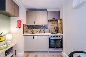NEW Stunning Studio in the City-centre Sleeps 2