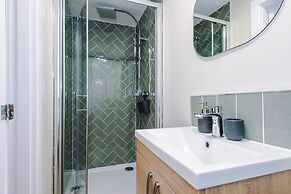 NEW Stunning Studio in the City-centre Sleeps 2