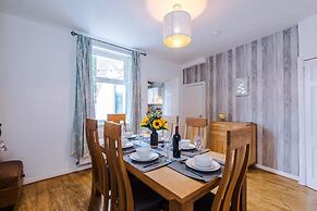 Stunning Home Amazing Location Great For Groups