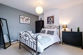 Stunning Home Amazing Location Great For Groups