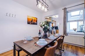 NEW Spacious Stylish Home City Centre Sleep 4