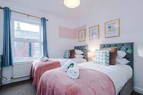 NEW Spacious Stylish Home City Centre Sleep 4