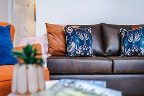 NEW Spacious Stylish Home City Centre Sleep 4