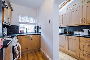 NEW Spacious Stylish Home City Centre Sleep 4