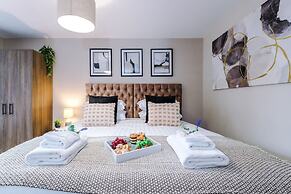 NEW Stylish 1-bed Flat Great Location Sleeps 4