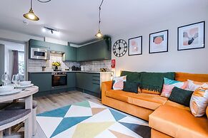 NEW Stylish 1-bed Flat Great Location Sleeps 4