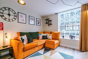 NEW Stylish 1-bed Flat Great Location Sleeps 4