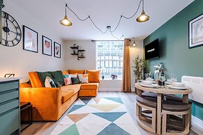 NEW Stylish 1-bed Flat Great Location Sleeps 4