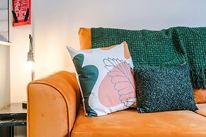 NEW Stylish 1-bed Flat Great Location Sleeps 4
