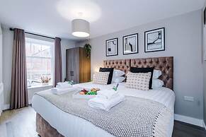 NEW Stylish 1-bed Flat Great Location Sleeps 4