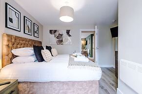 NEW Stylish 1-bed Flat Great Location Sleeps 4