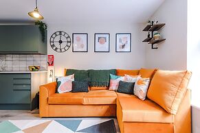 NEW Stylish 1-bed Flat Great Location Sleeps 4