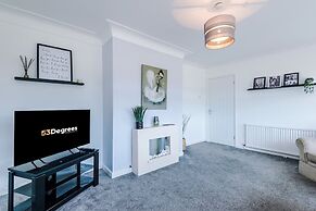 NEW Stunning Bungalow Ideal for Groups Parking