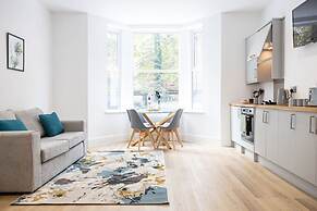 NEW Spacious Flat Ideal for Business Sleeps 4