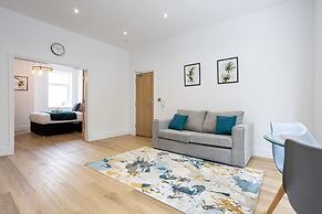 NEW Spacious Flat Ideal for Business Sleeps 4