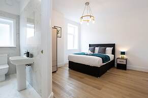 NEW Spacious Flat Ideal for Business Sleeps 4