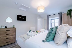NEW Modern 1-bed Flat Great Location Sleeps 4