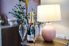 NEW Modern 1-bed Flat Great Location Sleeps 4