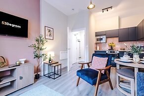 NEW Modern 1-bed Flat Great Location Sleeps 4
