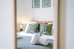 Spacious Home Ideal for Professionals Sleeps 8
