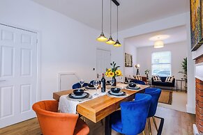 Stylish 3-bed City Centre Home Private Parking