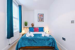 Stylish 3-bed City Centre Home Private Parking