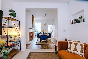 Stylish 3-bed City Centre Home Private Parking