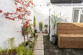 Stylish 3-bed City Centre Home Private Parking
