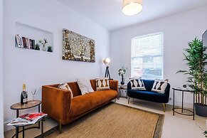 Stylish 3-bed City Centre Home Private Parking