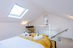 Stylish 3-bed City Centre Home Private Parking