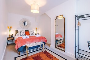 Stylish 3-bed City Centre Home Private Parking