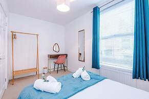 Stylish 3-bed City Centre Home Private Parking
