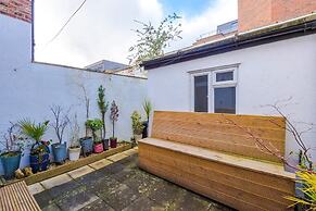 Stylish 3-bed City Centre Home Private Parking