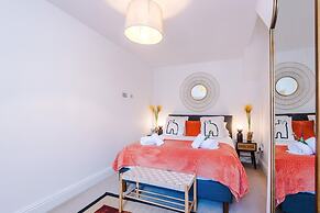 Stylish 3-bed City Centre Home Private Parking