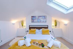 Stylish 3-bed City Centre Home Private Parking