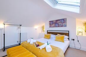 Stylish 3-bed City Centre Home Private Parking