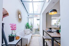 Stylish 3-bed City Centre Home Private Parking