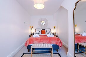 Stylish 3-bed City Centre Home Private Parking