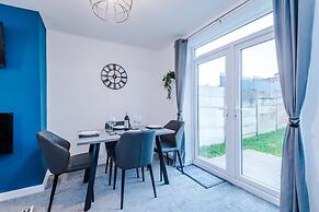 Spacious 3-bed Ideal for Long-term Business