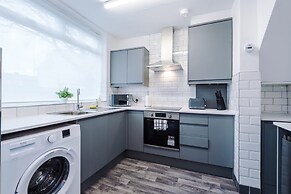 Spacious 3-bed Ideal for Long-term Business