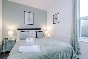 Spacious Home Ideal for Contractors Sleeps 7